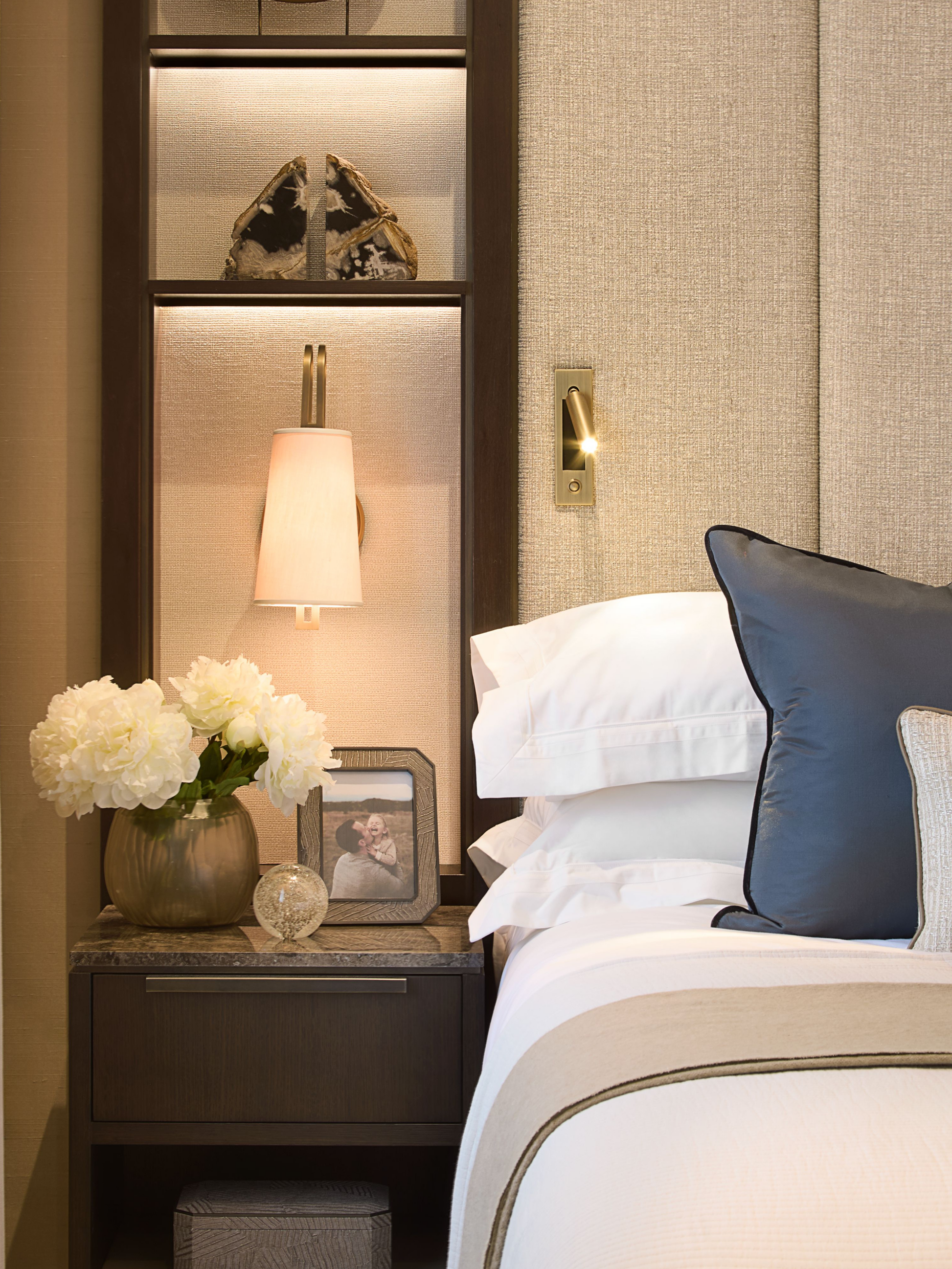 Larkin Wall Light