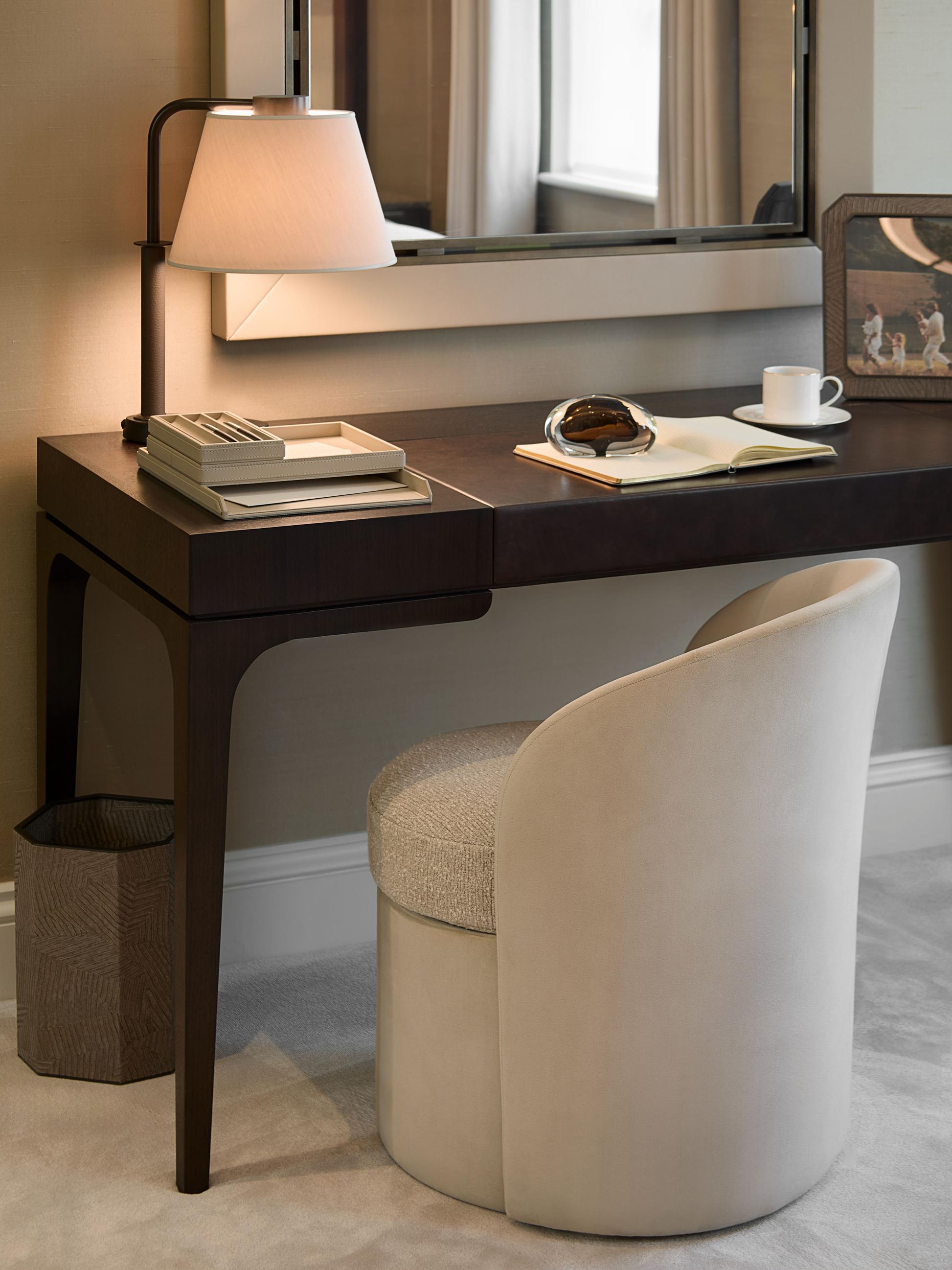 Leon Desk Lamp