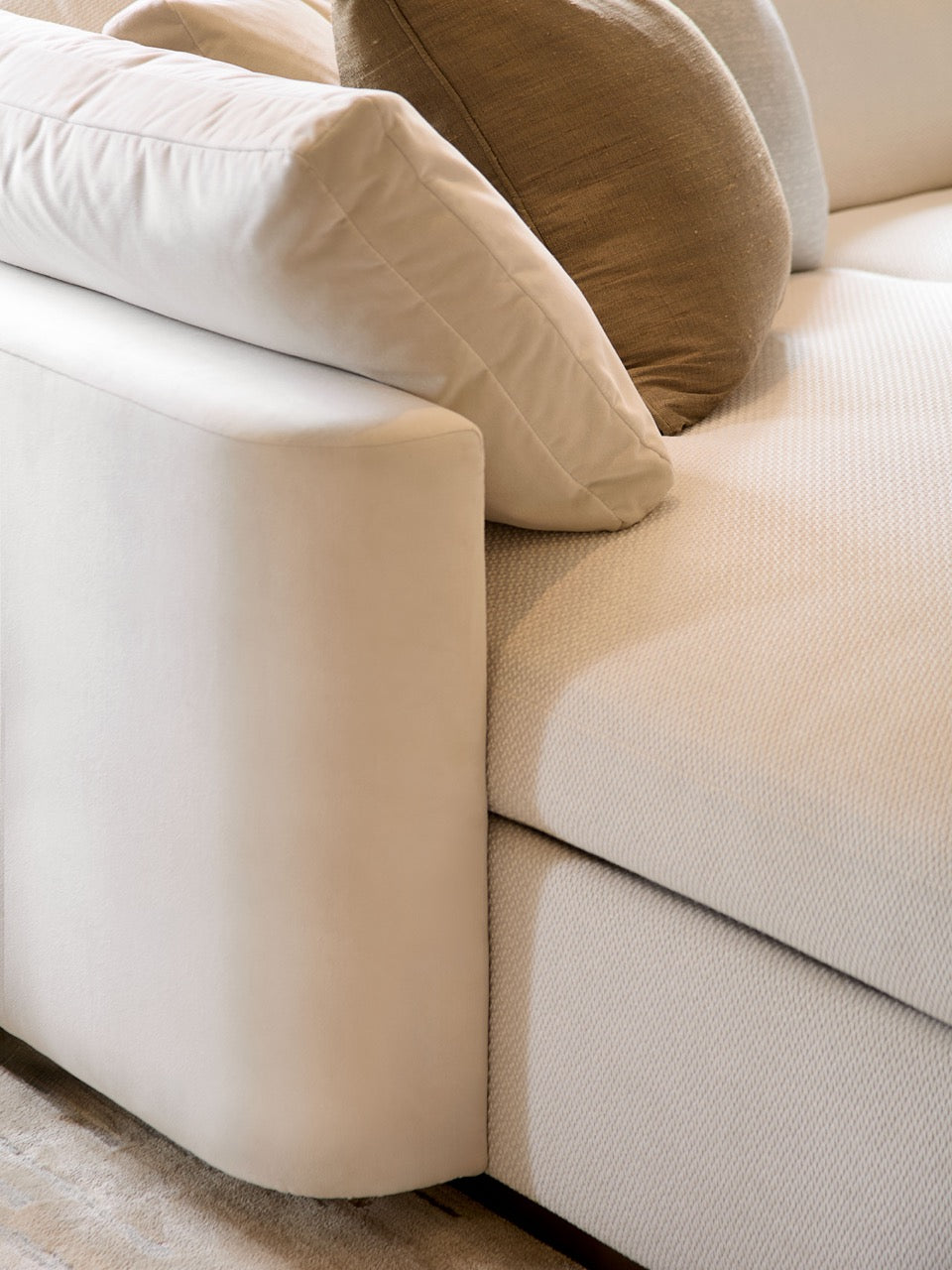 Linea Sofa - Sepia