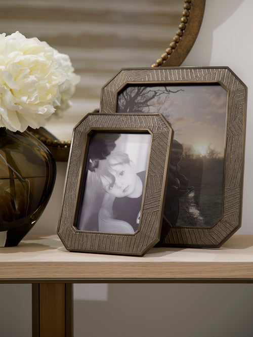 LZYMLG Bronze Photo Frame 40x60 cm Metal Plated Thin Edge Picture Frames  with Plexiglass for Wall Tabletop Wedding Gift : : Home