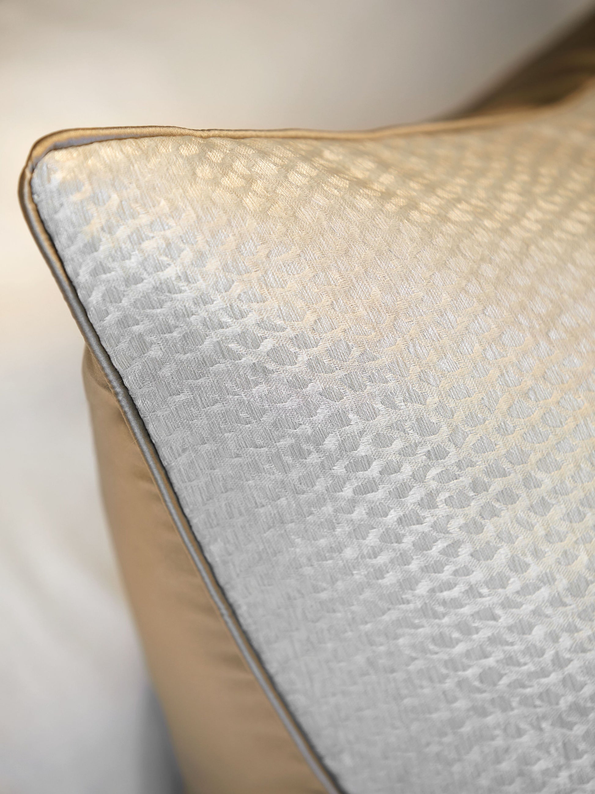 Pearl Cushion